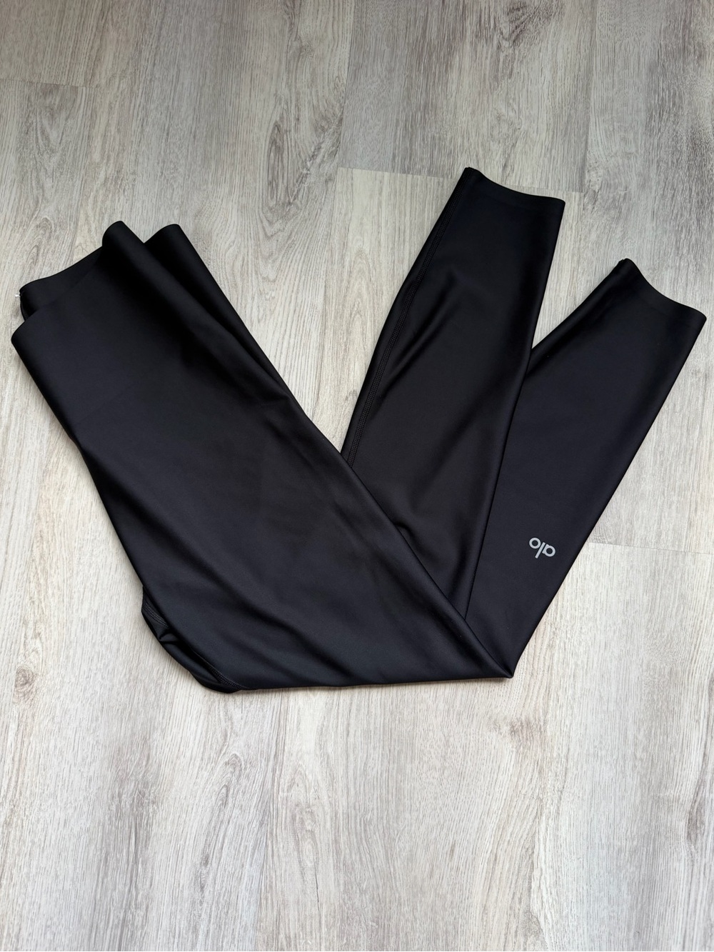 ALO Yoga - Airlift High-Waist Sleek Legging in Black - Women’s - size Small